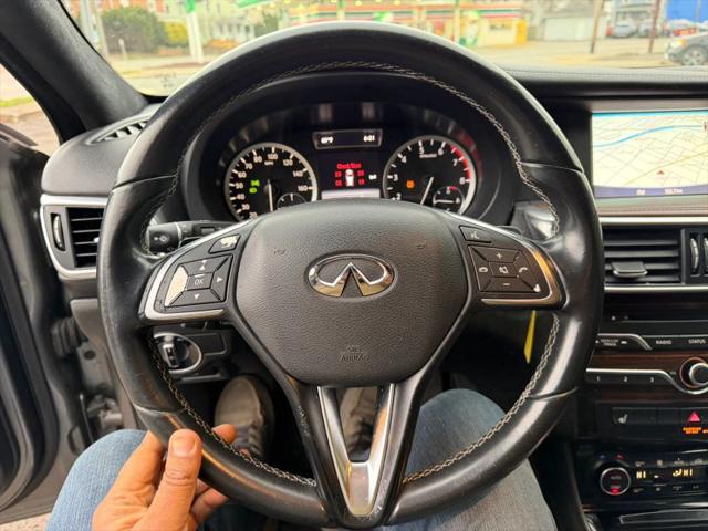 2017 INFINITI QX30 Premium