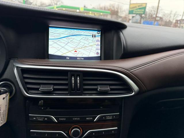 2017 INFINITI QX30 Premium