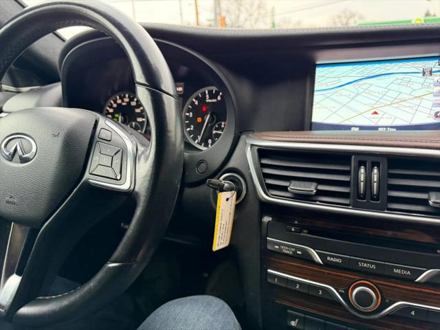 2017 INFINITI QX30 Premium