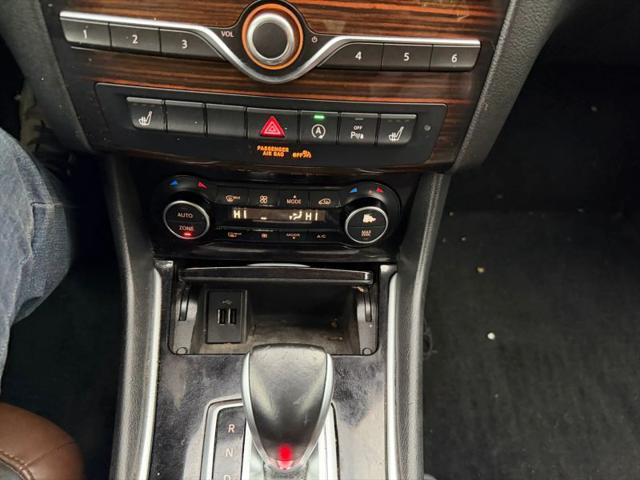 2017 INFINITI QX30 Premium
