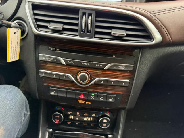 2017 INFINITI QX30 Premium