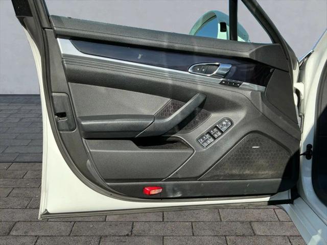 2016 Porsche Panamera Edition