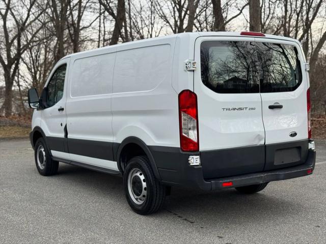 2015 Ford Transit w/60/40 Side Door w/RWB