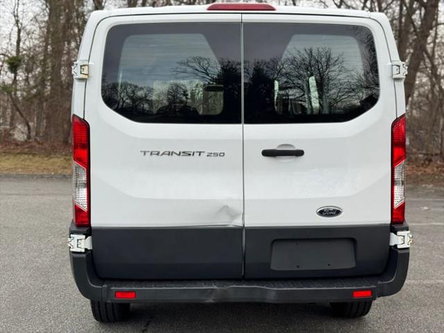 2015 Ford Transit w/60/40 Side Door w/RWB
