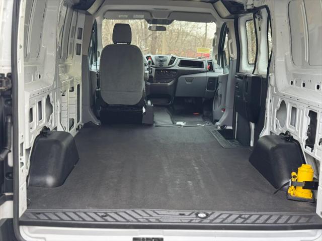 2015 Ford Transit w/60/40 Side Door w/RWB