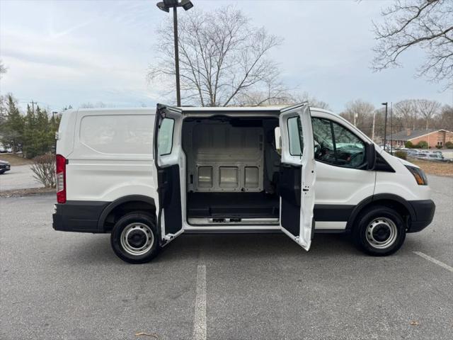 2015 Ford Transit w/60/40 Side Door w/RWB