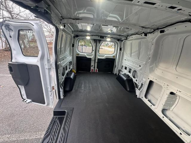 2015 Ford Transit w/60/40 Side Door w/RWB