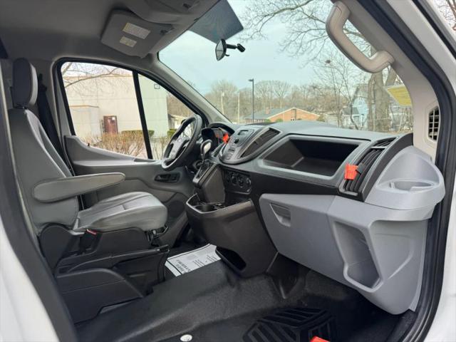 2015 Ford Transit w/60/40 Side Door w/RWB
