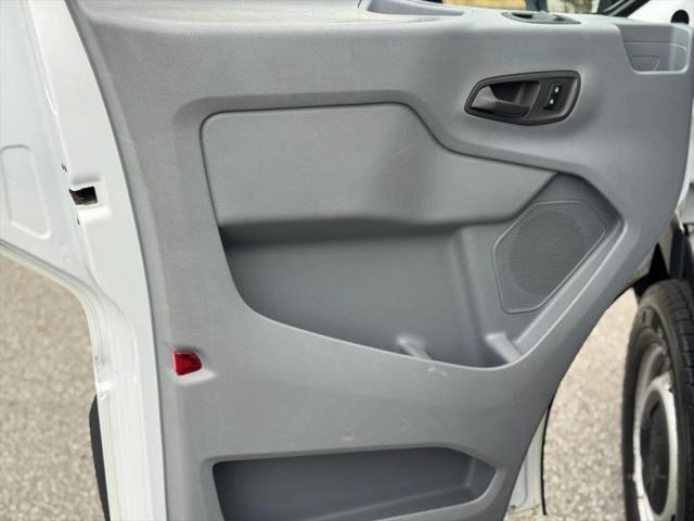 2015 Ford Transit w/60/40 Side Door w/RWB