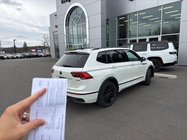 2022 Volkswagen Tiguan 2.0T SE R-Line Black