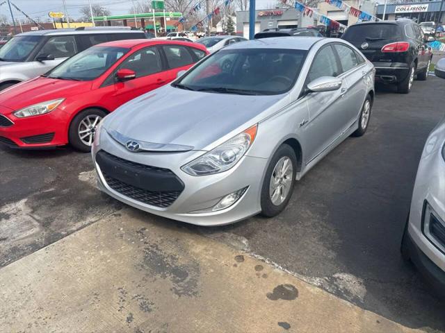 2015 Hyundai Sonata Hybrid Base for sale in Garden City, MI