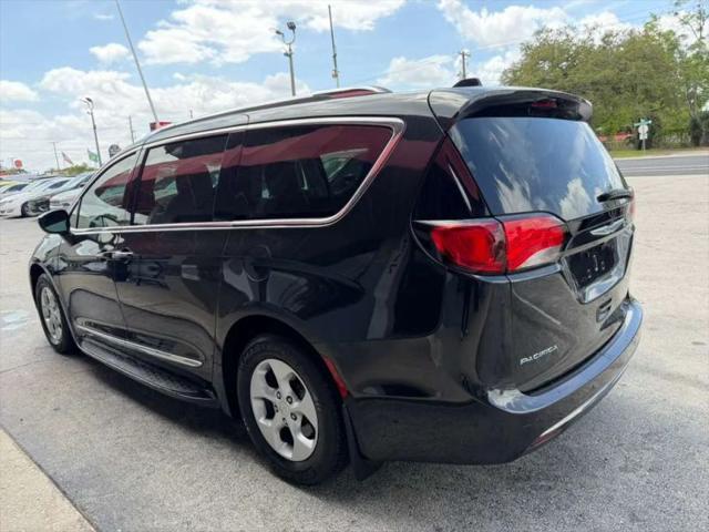 2017 Chrysler Pacifica Touring-L Plus