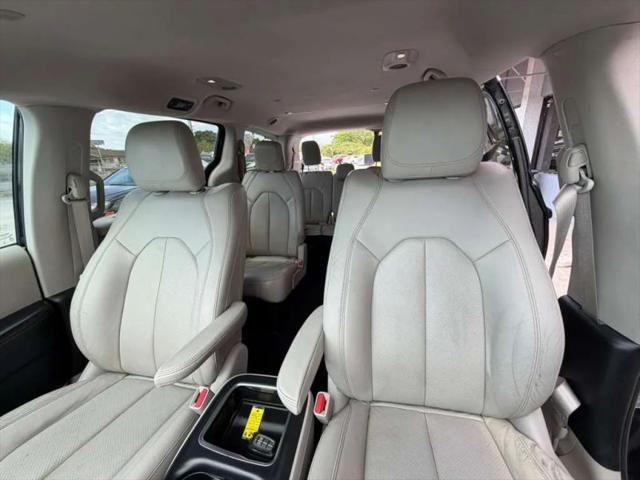 2017 Chrysler Pacifica Touring-L Plus