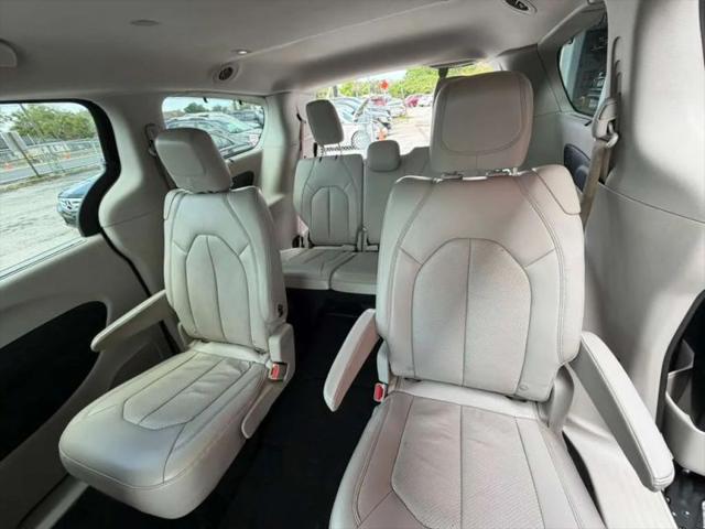 2017 Chrysler Pacifica Touring-L Plus