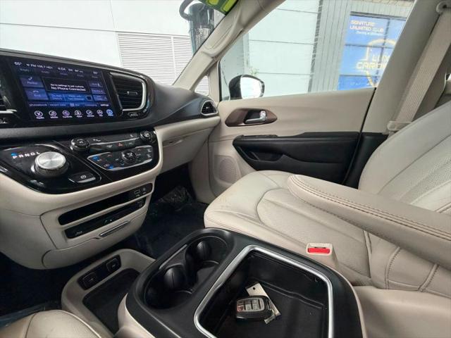 2017 Chrysler Pacifica Touring-L Plus