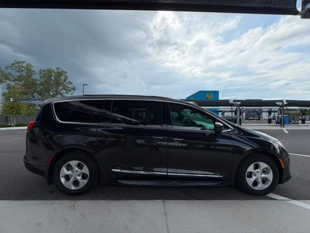 2017 Chrysler Pacifica Touring-L Plus