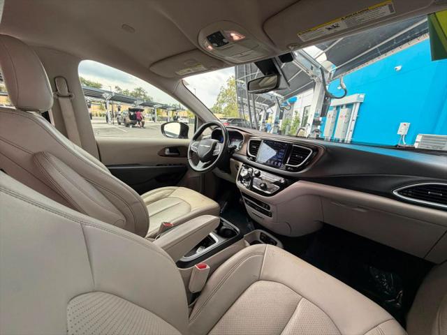 2017 Chrysler Pacifica Touring-L Plus