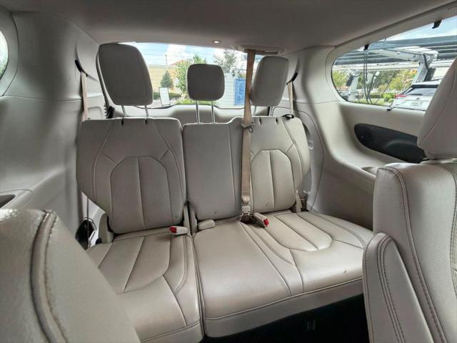 2017 Chrysler Pacifica Touring-L Plus
