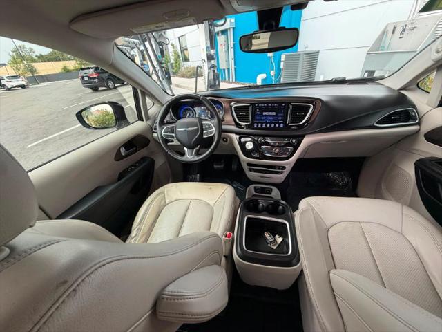 2017 Chrysler Pacifica Touring-L Plus