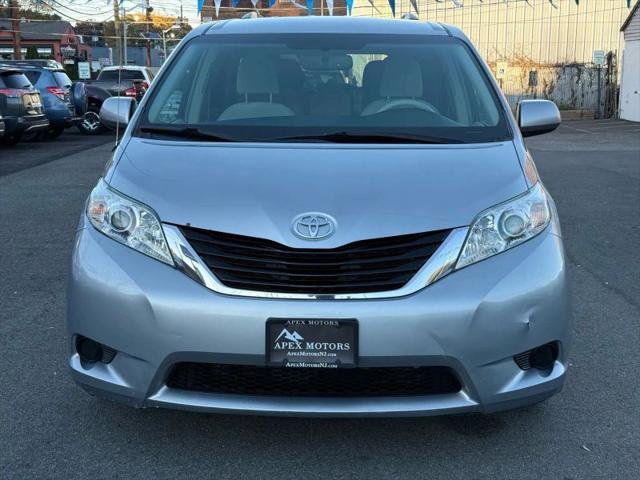 2013 Toyota Sienna LE V6 8 Passenger