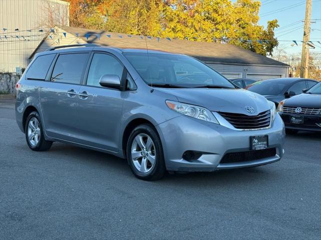 2013 Toyota Sienna LE V6 8 Passenger