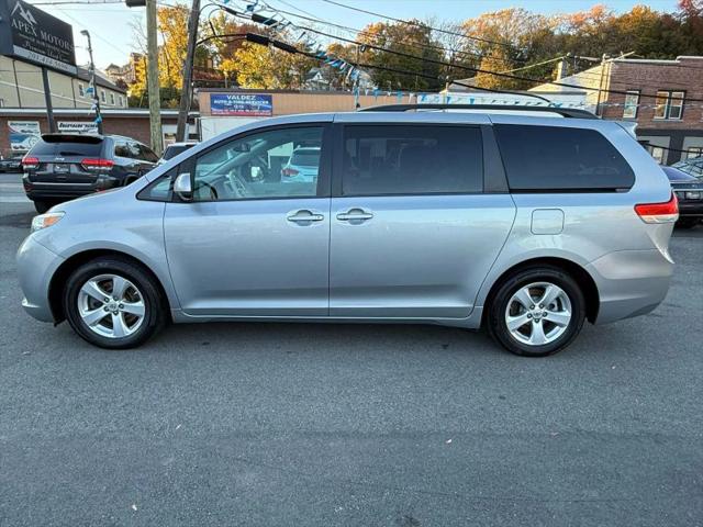 2013 Toyota Sienna LE V6 8 Passenger