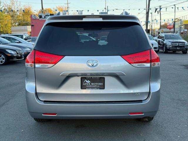 2013 Toyota Sienna LE V6 8 Passenger