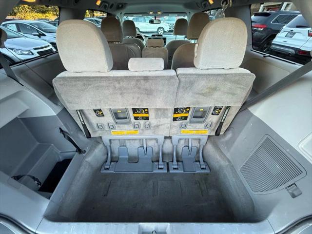 2013 Toyota Sienna LE V6 8 Passenger