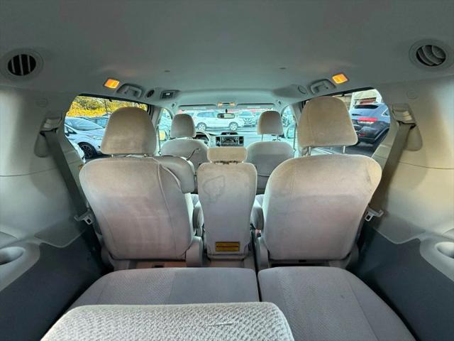 2013 Toyota Sienna LE V6 8 Passenger