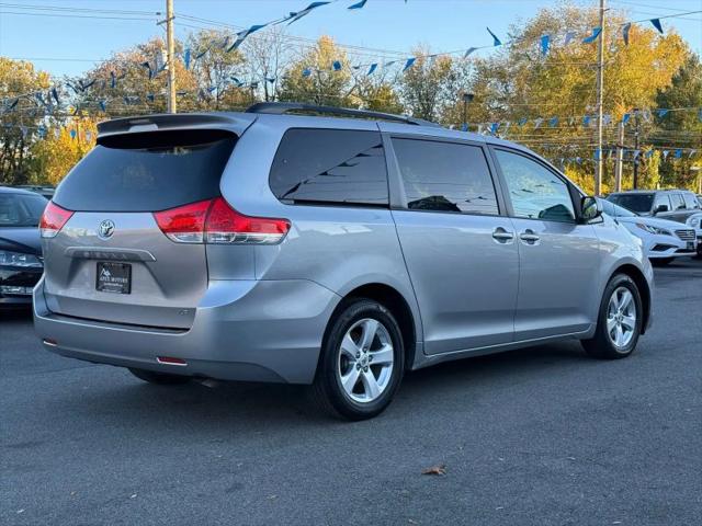 2013 Toyota Sienna LE V6 8 Passenger