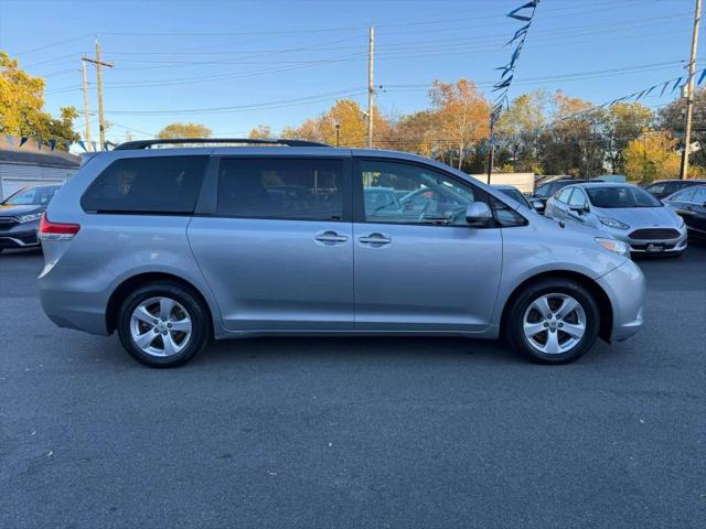 2013 Toyota Sienna LE V6 8 Passenger