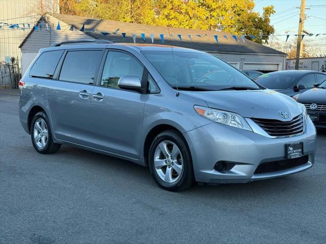 2013 Toyota Sienna LE V6 8 Passenger