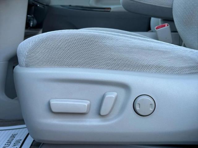 2013 Toyota Sienna LE V6 8 Passenger