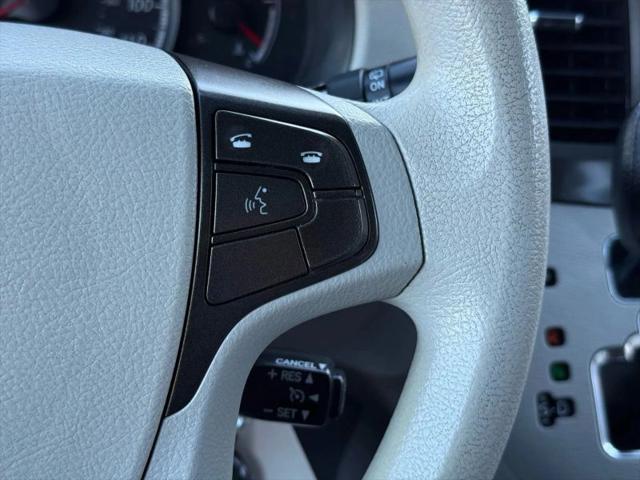 2013 Toyota Sienna LE V6 8 Passenger