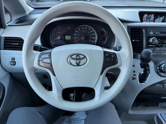 2013 Toyota Sienna LE V6 8 Passenger