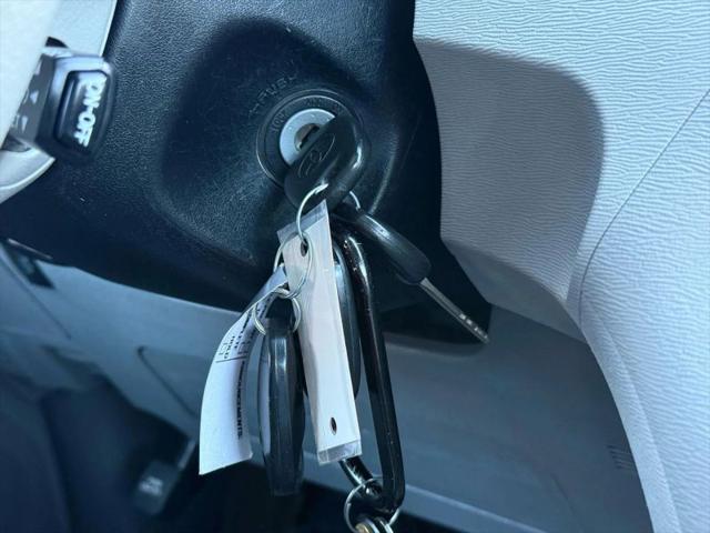 2013 Toyota Sienna LE V6 8 Passenger