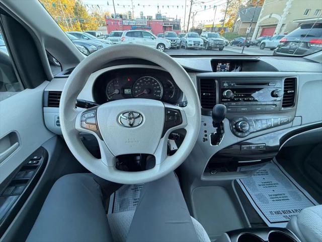2013 Toyota Sienna LE V6 8 Passenger