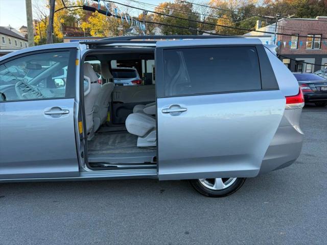 2013 Toyota Sienna LE V6 8 Passenger