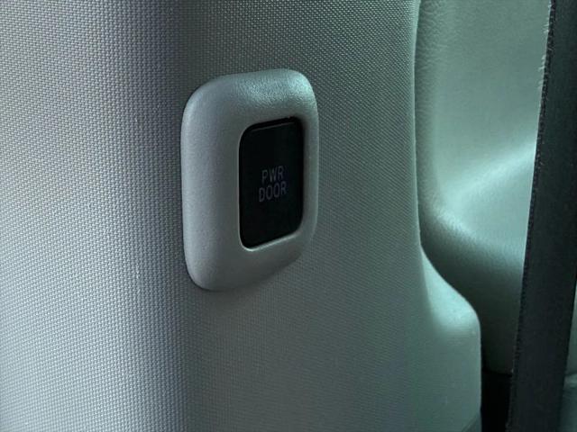 2013 Toyota Sienna LE V6 8 Passenger