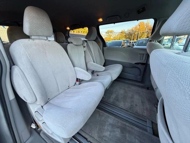 2013 Toyota Sienna LE V6 8 Passenger