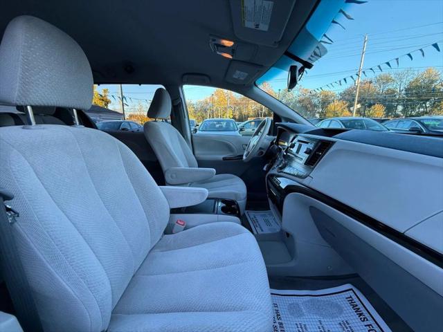 2013 Toyota Sienna LE V6 8 Passenger