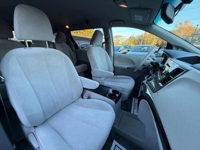 2013 Toyota Sienna LE V6 8 Passenger