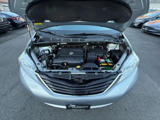 2013 Toyota Sienna LE V6 8 Passenger