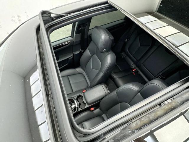 2025 Porsche Macan T
