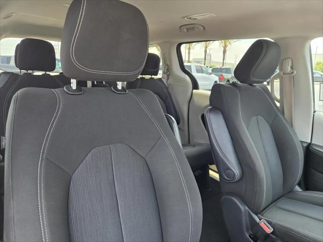 2022 Chrysler Voyager LX