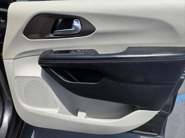 2022 Chrysler Voyager LX