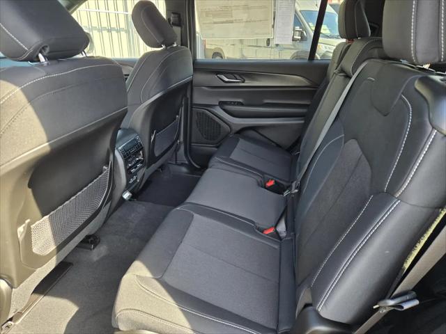 2026 Jeep Grand Cherokee L Altitude 4x2