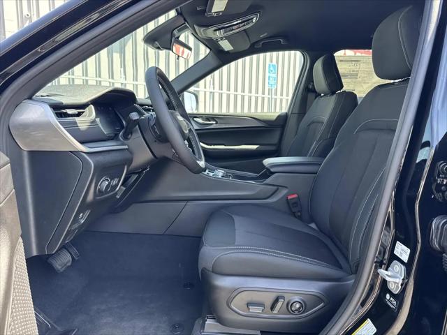 2026 Jeep Grand Cherokee L Laredo 4x2