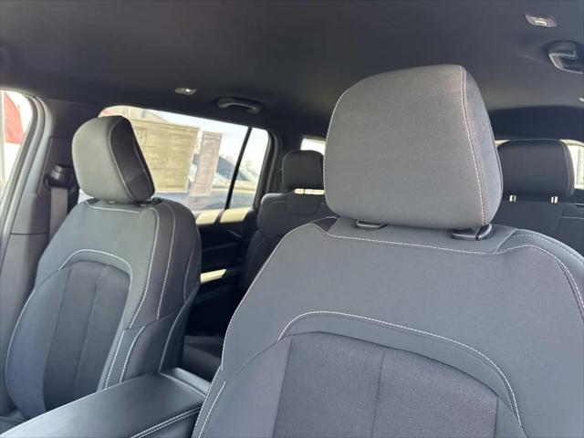 2026 Jeep Grand Cherokee L Laredo 4x2