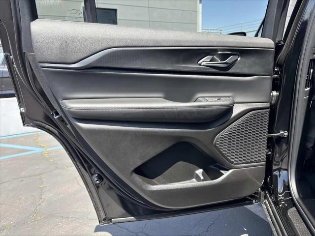 2026 Jeep Grand Cherokee L Laredo 4x2